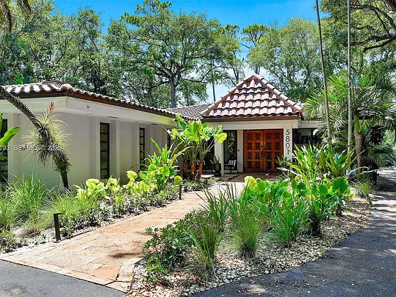 5801 SW 37th Terrace